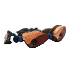 beaded bracelet using white, navy blue and black beads